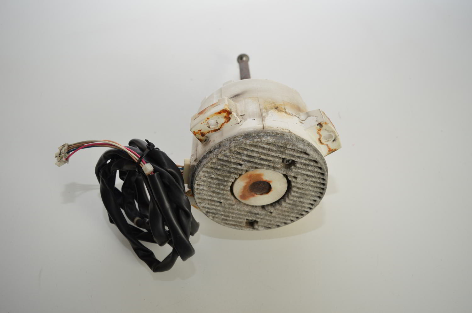 Moteur Ventilateur RG61V106H02 (SIC-81FW-D8187-2) pour Mitsubishi Electric PUHZ-P250YHA3 / PUHZ-SHW230YKA / PUHZ-RP200YKAR1 (Ref: R01C04221) (OCCASION) – Image 2