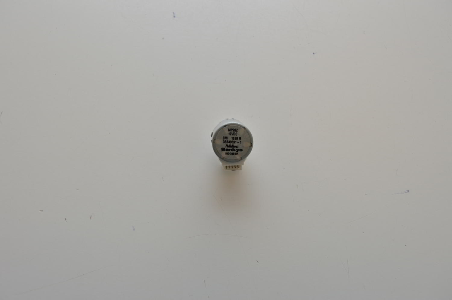 Moteur de volet MP20Z (3SB40691-1) pour mural DAIKIN URURU SARARA FTXZ50NV1B / FTXZ25NV1B / FTXZ35NV1B (Ref: 1966918) (OCCASION)