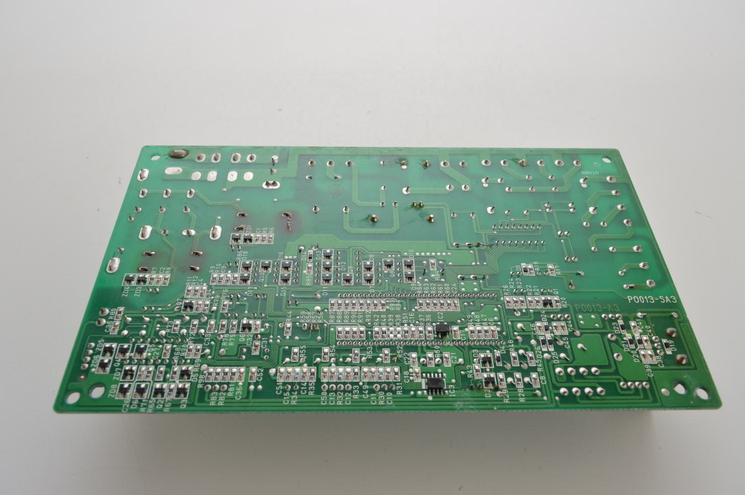 Carte principale / Main PCB E00574 (17B30308A) P-1697 pour HITACHI RAS-2.5AG7E / RAS-3HG7E / RAS-5AG7E (Ref: E00574) (OCCASION) – Image 2