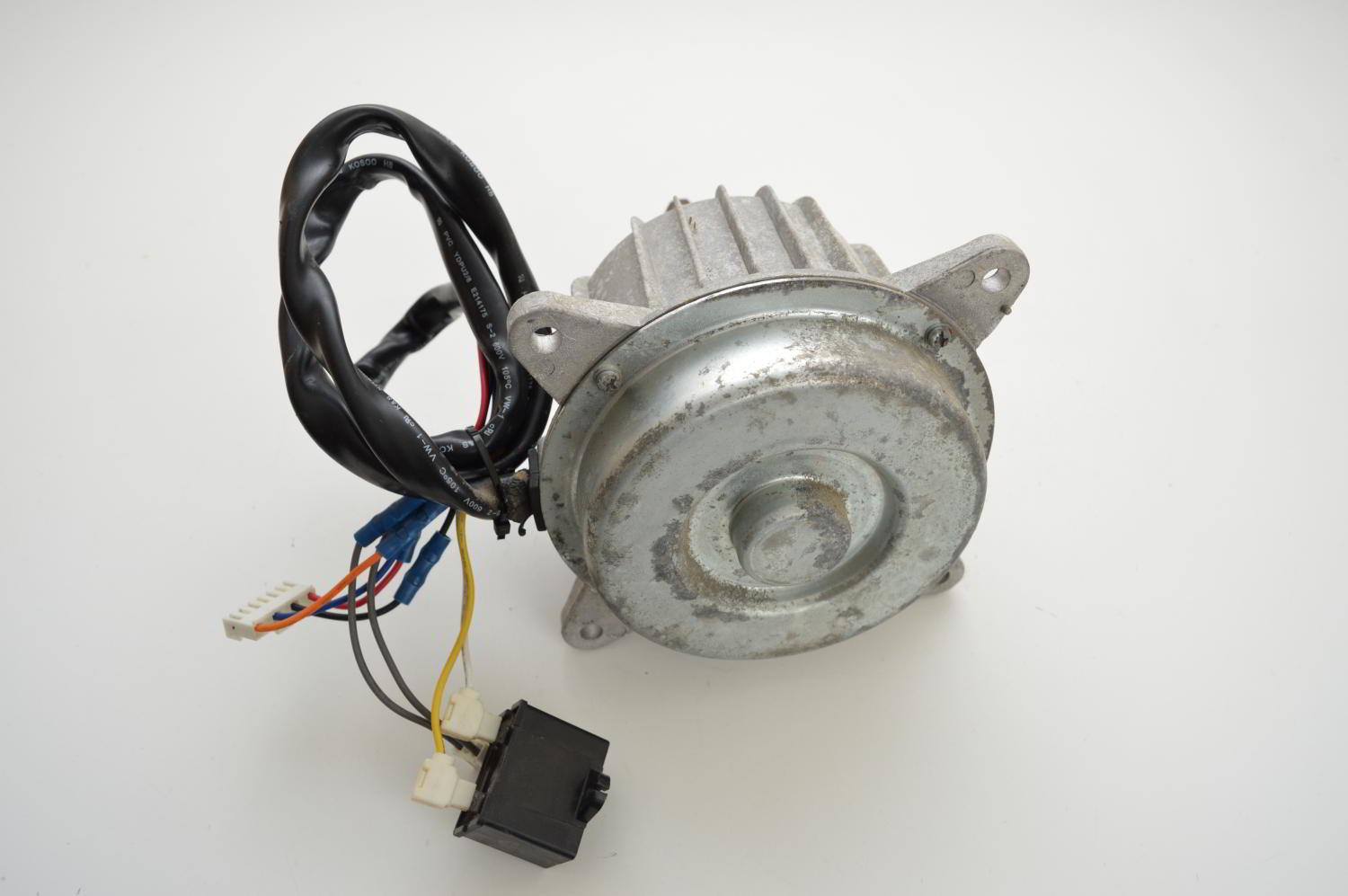 Moteur ventilateur 8687 (YFK-65-6) pour DAIKIN REQ71B2W1B / RR71B8W1B / R71LUY14 (Ref: 138594J) (OCCASION) – Image 2