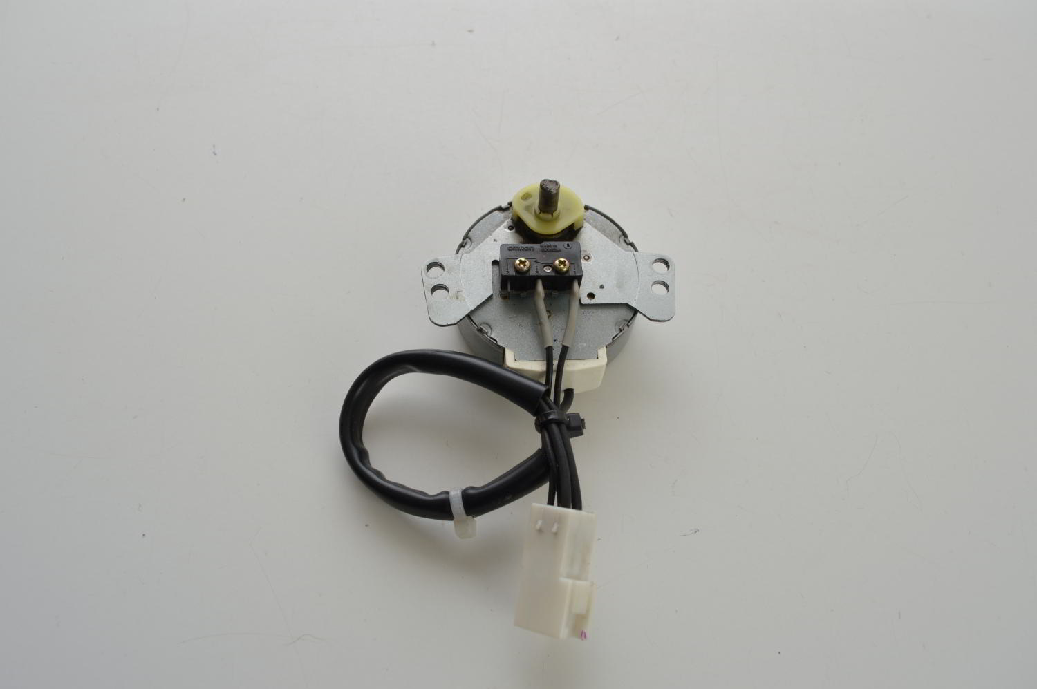 Moteur de volet / Air swing motor MT8-L PT.HIGASHIFUJI pour DAIKIN FHQ50BUV1B / FH35BV1S / FXYH100KAVE (Ref: 1185199/118519J) (OCCASION) – Image 2