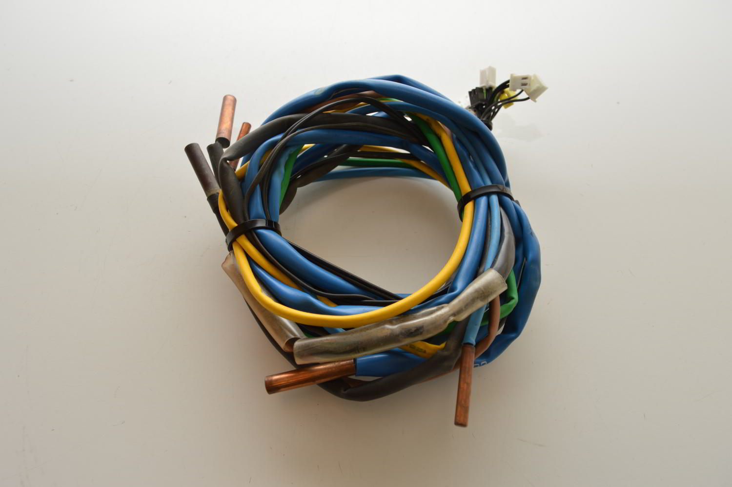 Lot de 8 sondes pour TOSHIBA RAS-4M27YAV-E / RAS-3M26YAV-E / RAS-M18YAV-E (Ref: 43050334/43050382/43050398) (OCCASION) – Image 2